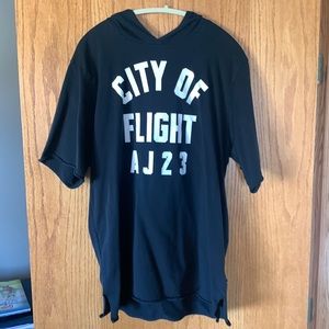 Jordan short sleeve hoodie.  Men’s XL.